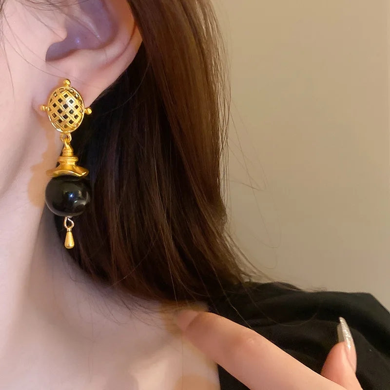 Retro Black Stone Earing