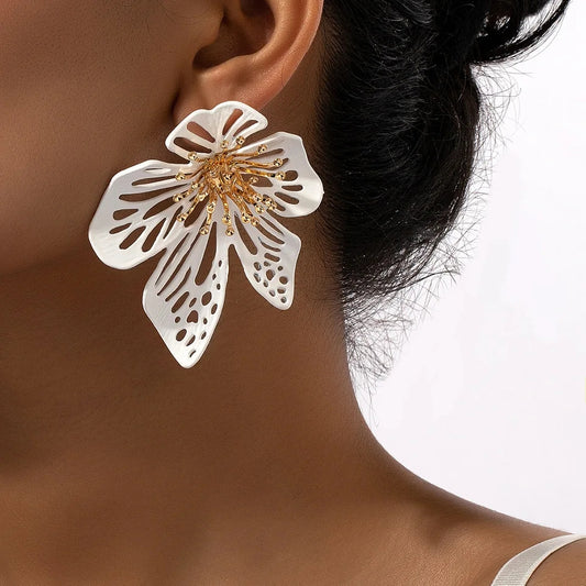 White flower earings